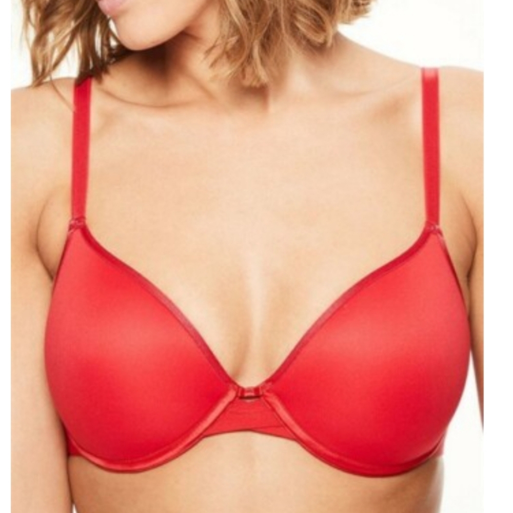 Chantelle Modern Invisible Plunge Smooth Memory Foam Bra, Red, Sz 32DD